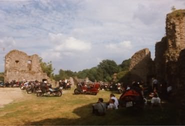 Burg Useldange (Innenhof)